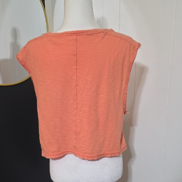 American Eagle Outfitters Coral Floral Cropped Tee - Picture 3 of 4